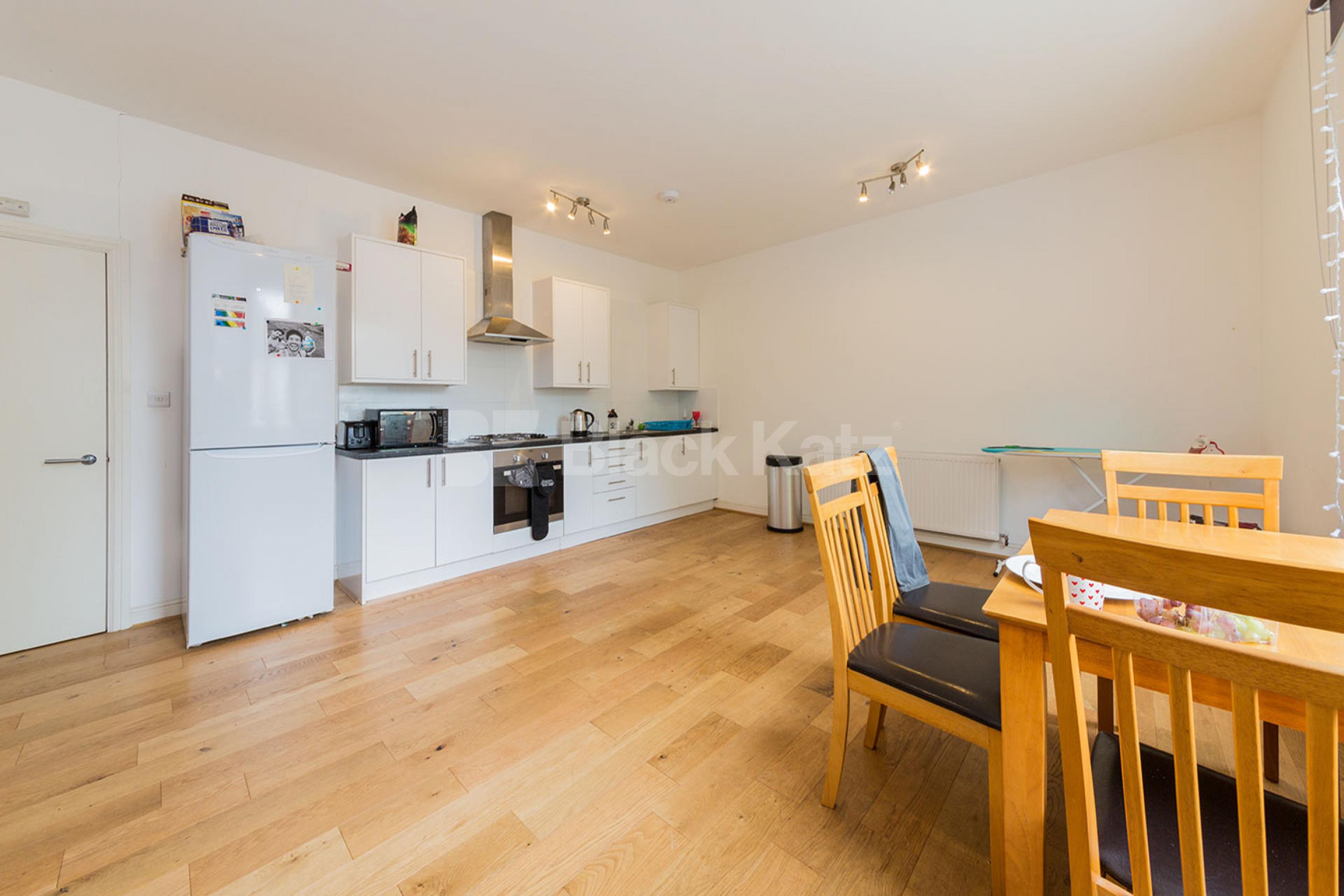 Bright and airy 3 bedroom property with a spacious lounge Hillmarton Road, Islington  N7